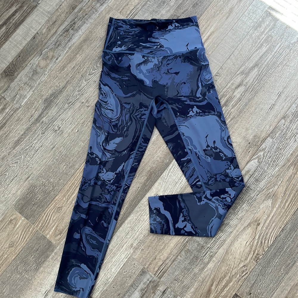 Aerie Hi-Rise 7/8 Marvel pattern blue leggings
